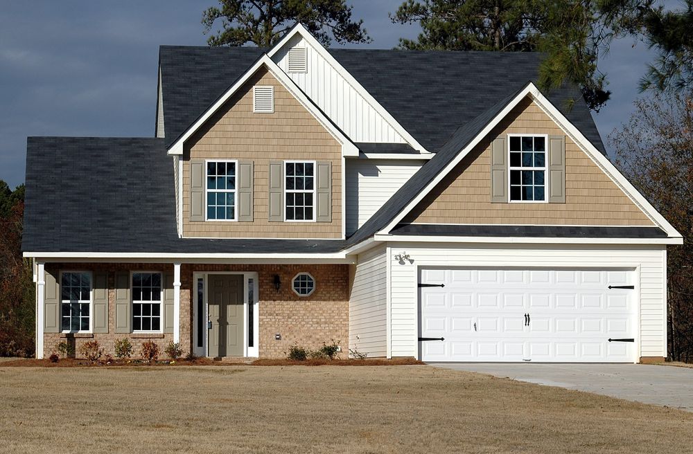 A home surrounded by green — illustrative stock photo